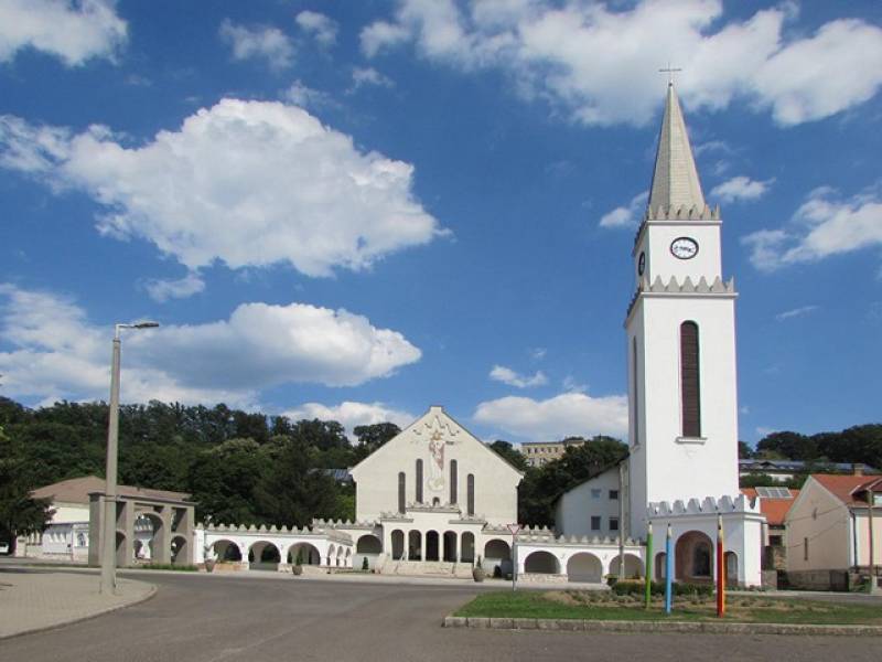 Komlo_Szent Borbala templom_1.jpg